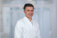 Portraitfoto von Univ.-Prof. Dr. med. Marc Kriege, Chefarzt Klinik für Anästhesiologie, Intensivmedizin und Schmerztherapie im Immanuel Klinikum Bernau Herzzentrum Brandenburg.