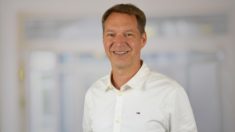 Portraitfoto von Martin Groß, Leiter stationäre Pflege in der Residenz am Wiesenkamp in Hamburg-Volksdorf