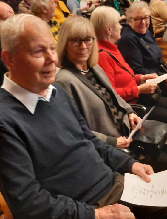 Blick in die Stuhlreihen mit mehreren Personen im Festsaal des Hamburger Rathauses zum Senatsempfang für ehrenamtlich engagierte Menschen im Bereich Seniorinnen und Senioren. Blick in die Stuhlreihen mit mehreren Personen im Festsaal des Hamburger Rathauses zum Senatsempfang für ehrenamtlich engagierte Menschen im Bereich Seniorinnen und Senioren.