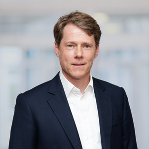 Portraitfoto Dr. Thorsten Minuth, Konzerngeschäftsführer in der Immanuel Albertinen gGmbH