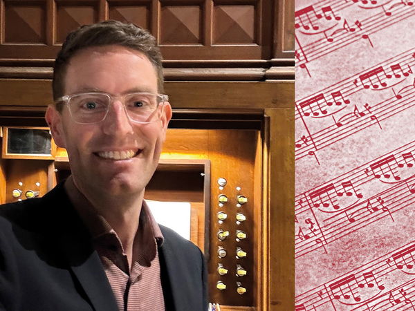 Ein Selfie von Kirchenmusiker Daniel Zimmermann mit einer Kirchenorgel im Hintergrund und rechts auf dem Bild eine Notenblatt mit rötlich eingefärbten Notenzeilen für die Veranstaltung Volksliedersingen im Albertinen Haus in Hamburg. Ein Selfie von Kirchenmusiker Daniel Zimmermann mit einer Kirchenorgel im Hintergrund und rechts auf dem Bild eine Notenblatt mit rötlich eingefärbten Notenzeilen für die Veranstaltung Volksliedersingen im Albertinen Haus in Hamburg.