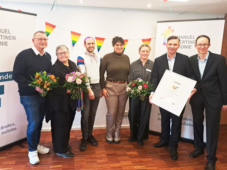 Siegelübergabe mit Ralf Schäfer, Beate Lieske, Kai Münch, Natasha Gladden, Nicole Oerder, Andreas Mende, Thorsten Gerenkamp