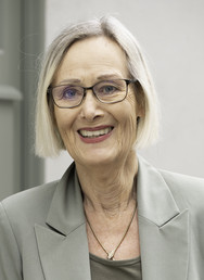 Portraitfoto von der Hamburger Psychologin und Bestsellerautorin Dr. Eva Wlodarek.