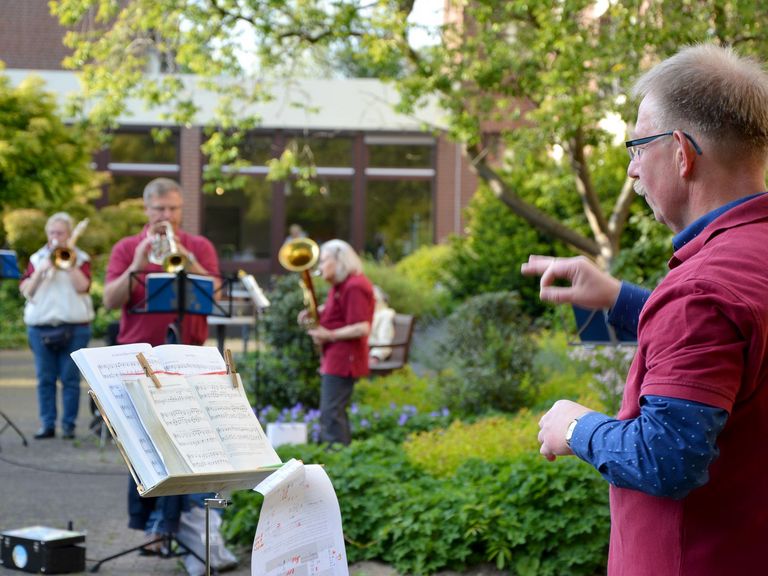 Albertinen Haus - Posauenchor Schnelsen spielt Abendmusik im Albertinen Haus