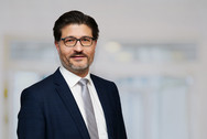 Portraitfoto von Prof. Dr. Peter Bannas, Chefarzt, Klinik für Diagnostische und Interventionelle Radiologie im Albertinen Krankenhaus in Hamburg und  stellvertretender Leiter Immanuel Albertinen Zentrum für Radiologie.