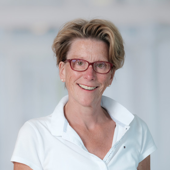 Portrait Marianne Brune, Leitung Physiotherapie, Physikalische Therapie Albertinen Haus, Karriere Immanuel Albertinen Diakonie, Stellenangebot im Albertinen Zentrum für Altersmedizin, Hamburg-Schnelsen Portrait Marianne Brune, Leitung Physiotherapie, Physikalische Therapie Albertinen Haus, Karriere Immanuel Albertinen Diakonie, Stellenangebot im Albertinen Zentrum für Altersmedizin, Hamburg-Schnelsen