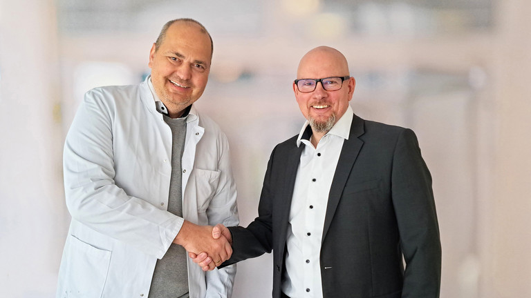 Immanuel Klinik Rüdersdorf - Innere Medizin - Pressemitteilungen - Dr. med. Jens Königer mit Frank Volkmer Immanuel Klinik Rüdersdorf - Innere Medizin - Pressemitteilungen - Dr. med. Jens Königer mit Frank Volkmer