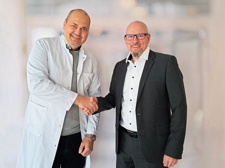 Immanuel Klinik Rüdersdorf - Innere Medizin - Pressemitteilungen - Dr. med. Jens Königer mit Frank Volkmer